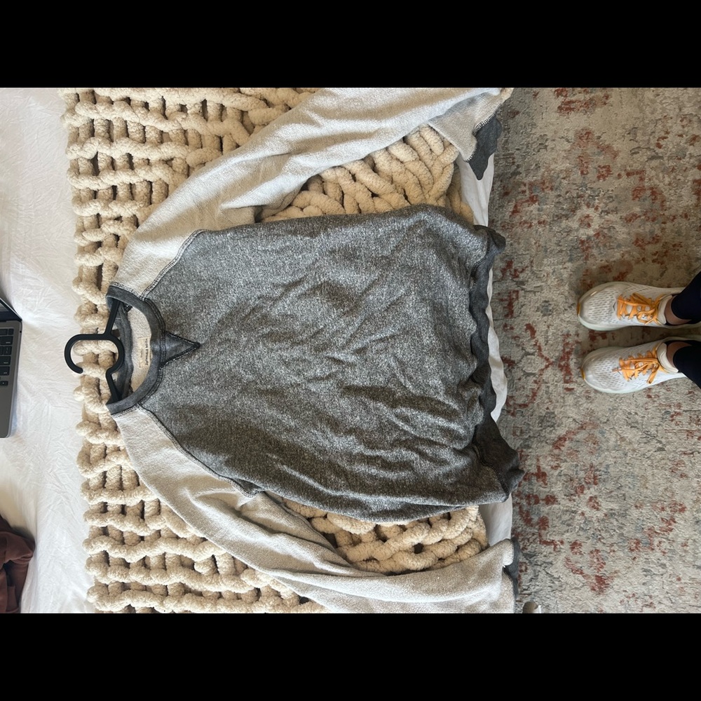 Splendid crewneck - great for colder summer nights or lounging!